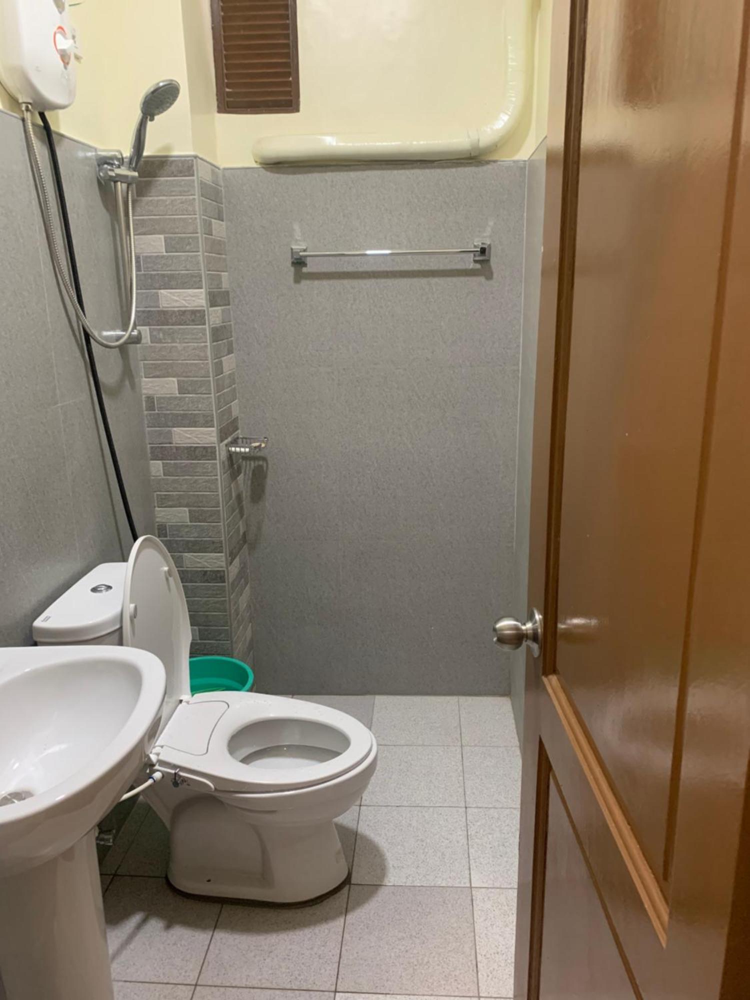 Zl Travelers Inn Batuan Extérieur photo
